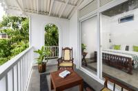 Doppel-/Zweibettzimmer mit Balkon