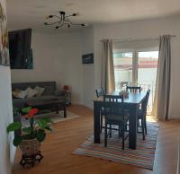 Newly renovated apartment with free street parking - B&B Cascais