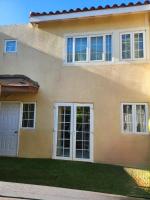 Country Club House Retreat - 2 bedroom House with Pool near Montego Bay Airport and Beach Strip - Chambres d'hôtes Montego Bay