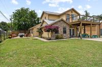 Walk to Lake with Views Budget Friendly and Hot or Cold Tub - B&B Canyon Lake