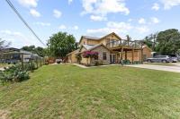 Walk to Lake with Views Budget Friendly and Hot or Cold Tub - B&B Canyon Lake