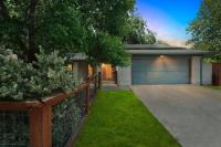Stylish 3BR Home + Private Pool - B&B Austin