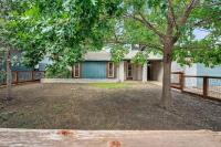 Stylish 3BR Home + Private Pool - B&B Austin