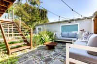 Idyllic 4-Bed Home With Alfresco Area Near Beach - B&B Dee
