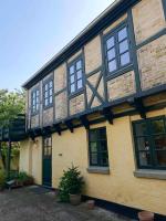 Adventurous backhouse centrally located in Odense - Bed and Breakfast Odense