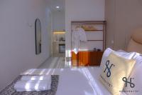 Studio Lit King-Size