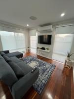 Baldivis Home Close to IGA, CAFE, Restaurants, 15 mins to beach - B&B Baldivis