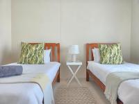 Das Neue Brockhuas 3 - B&B Swakopmund
