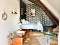 Family Room with Garden View