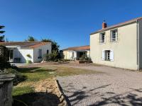 2 maisons privatives avec piscine et spa - B&B Grues