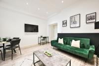 Stylish Ealing Broadway Apt - Steps to Metro & Workspace - B&B Barrio de Ealing