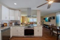 Sunny Escape-Heated Pool - Bed and Breakfast Seminole