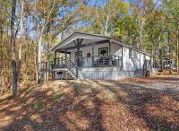 Broken Bow Cabin with Hot Tub, Deck & BBQ - B&B Broken Bow