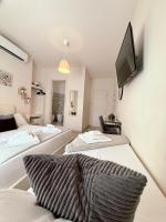 Zimmer mit Kingsize-Bett