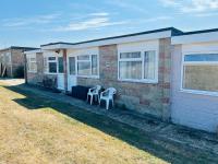 2 Bedroom Chalet SB144, Sandown Bay, Isle of Wight, Dog Friendly, Free Wifi - Chambres d'hôtes Brading