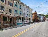 Spacious Broadway Home Downtown Western Modern Charm with parking - Chambres d'hôtes Jim Thorpe