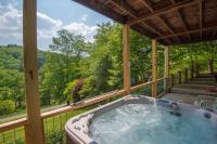 3 Bed Cabin Overlooking the New River-- HOT TUB, Fire Pit, Dogs OK - B&B West Jefferson