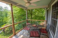 3 Bed Cabin Overlooking the New River-- HOT TUB, Fire Pit, Dogs OK - B&B West Jefferson