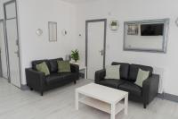 Convenient, Spacious Home, Local shops and Pubs - B&B Parkside