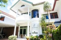 Riverdale Villa Bandung - B&B Bongkor