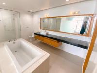 Appartamento con 3 Camere da Letto e Vista Mare