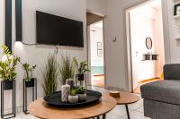 Aktivi Sunny & Quiet Modern Apartment - B&B Kalamata