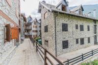 Charming Pyrenean Flat with Terrace, Views & Pool - B&B Anciles