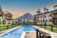 Charming Pyrenean Flat with Terrace, Views & Pool - B&B Anciles