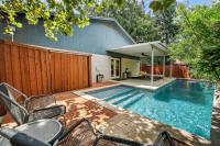Stylish 3BR Home + Private Pool - Bed and Breakfast Austin