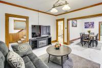 Walk to Eats and Events! Downtown Puyallup Home - B&B Puyallup
