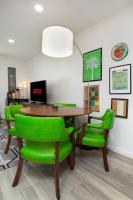 Cozy Corner Spacious Area Outdoor Lounges - B&B Knoxville