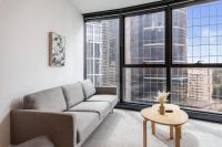 Central Retreat Stylish Design with Pool and Views - B&B Brisbane