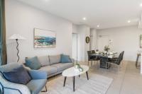 Stylish Escape 2 Ensuites plus Balcony near Shops - B&B Brisbane