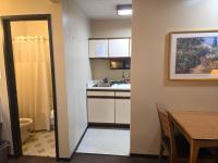 2 Queen Beds Studio with Full Kitchen - Smoking