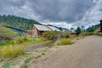 Mtn Views: Waterfront Red River Studio - Bed and Breakfast Red River