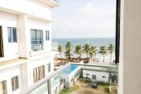 Luxe Beachfront Apartment Lagos - Bed and Breakfast Okunaja