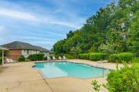 2 Mi to Tiger Territory! Condo with Community Pool - Ferienwohnung Auburn