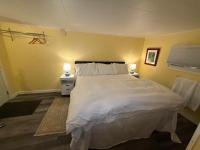 Zimmer mit Kingsize-Bett