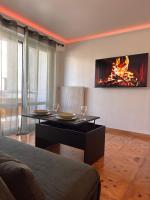 La Suite - tram access and private parking - B&B Annemasse