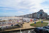 Seaview 2-bedroom Apartment Goldeneye with Private Garage in Duinbergen - Chambres d'hôtes Knokke-Heist