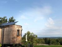 Wohnwagon MIA am Kangera Hof - Bed and Breakfast Hinterhof