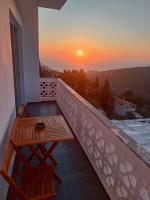 Art & Motion Union - Sunrise Room - B&B Andros