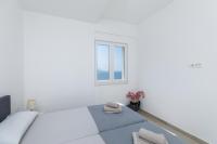 Appartamento con 2 Camere da Letto, Balcone e Vista mare