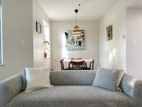 Chic & Fully Furnished 2-Bedroom Apartment in Prestigious Westmount - B&B Montréal