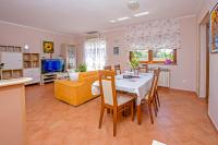 Apartment mit 3 Schlafzimmern und Balkon