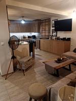 Family apartment next to the pine park - Chambres d'hôtes Thérissos