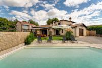 Villa with swimming pool and children's playground, in a quiet area - by Traveler Tourist agency Krk - ID 2686 - Chambres d'hôtes Kastav
