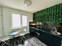 Black Apartment at Blossom Hill - B&B Tallinn