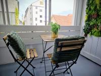Stylish Old Town Apartment with Free Parking and a Balcony near the Cathedral - Chambres d'hôtes Augsbourg