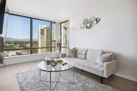 Arcola Retreat, Modern Condo with Balcony, Workspace and Views - Ferienwohnung Burnaby